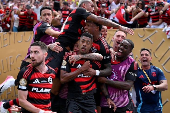 Filipe Luis'in Flamengo'su, Kulüpler Dünya Kupası'nda eski takımı Chelsea'yi 3-1 mağlup ederek namağlup liderliğini sürdürdü