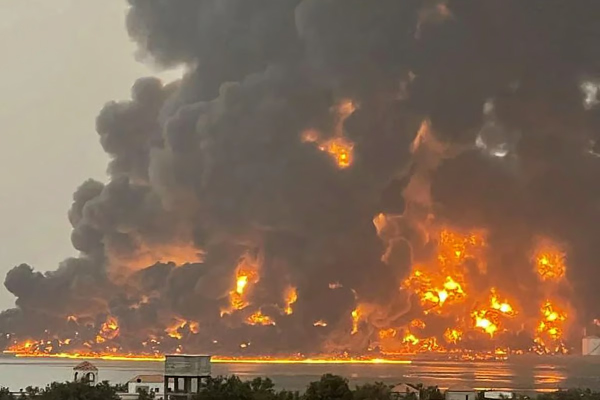 Israel Bombs Yemeni Ports and Power Plant