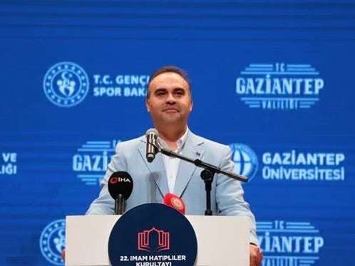 Bakan Kacır: Ay'a uzay aracı göndereceğiz