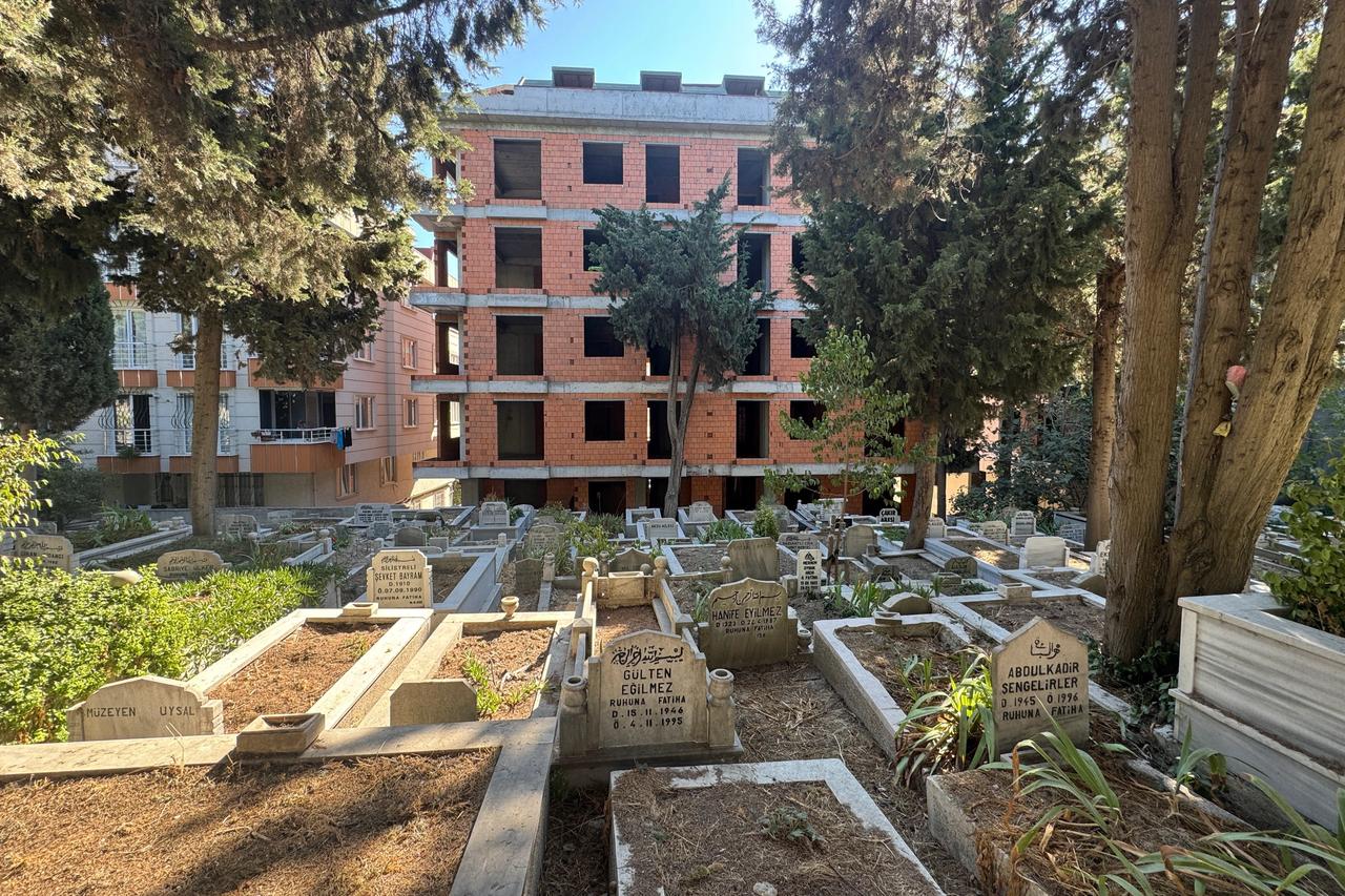 Mezarlık manzaralı sıfır daireler!