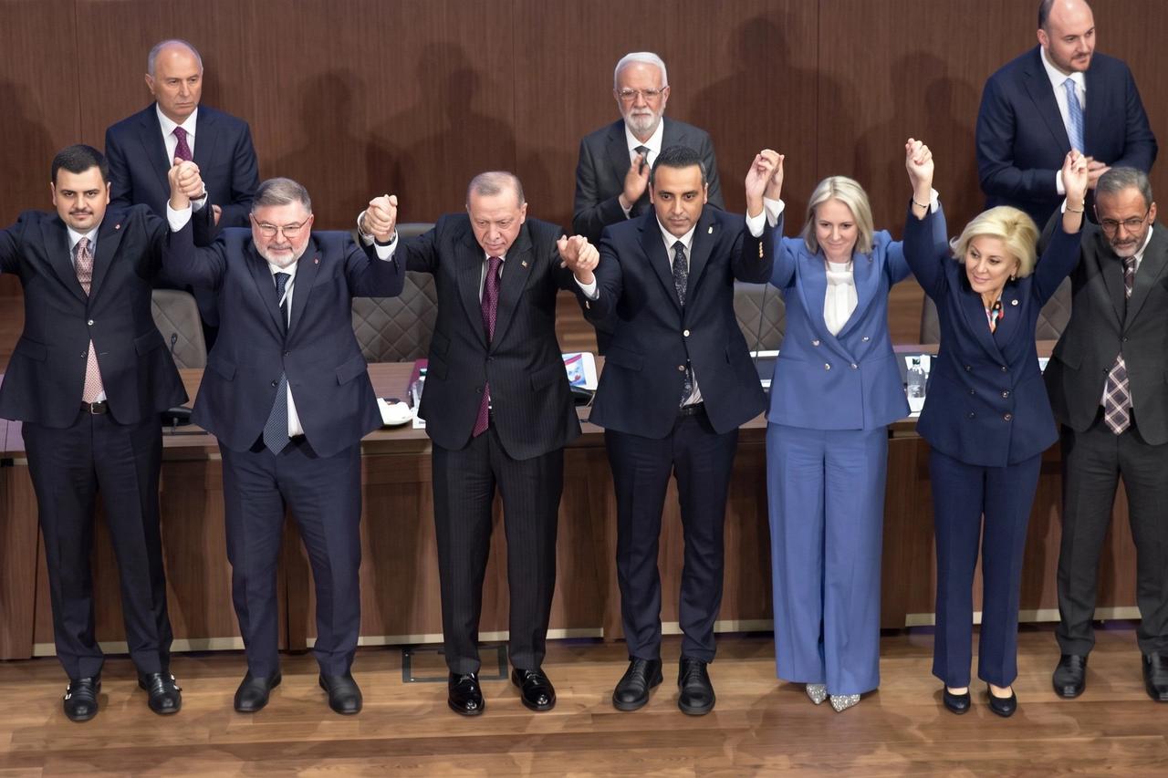 Dokuz belediye başkanı daha AK Parti’de 