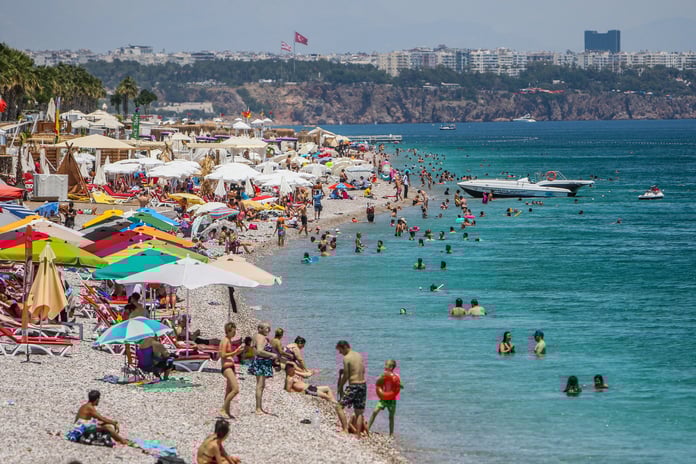 Antalya turizminde rekor! Ruslar 'sıcak', Almanlar 'serin' havayı tercih etti