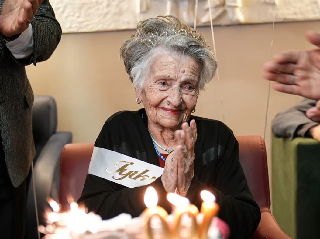 100 yıllık çınarın doğum günü dileği gerçek oldu