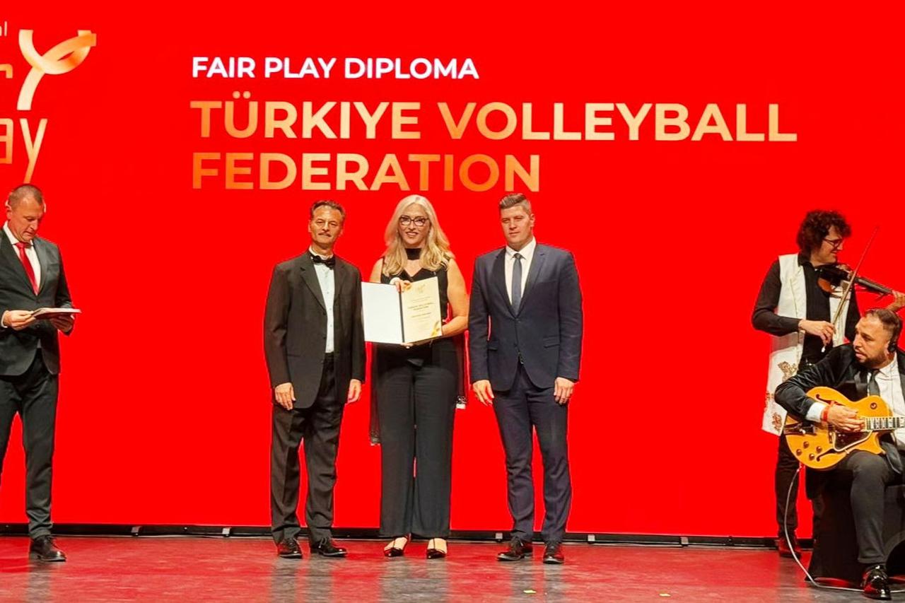 Türkiye Voleybol Federasyonu, 'beyaz kart' uygulamasıyla uluslararası fair play ödülüne layık görüldü ve yeni projelerini duyurdu