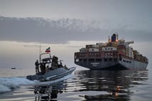 Hürmüz'de sıcak gelişme: 52 gemi ablukayı deldi