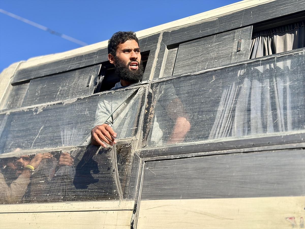 İsrail'in serbest bıraktığı Filistinli esirlerin bir kısmı Gazze'ye ulaştı