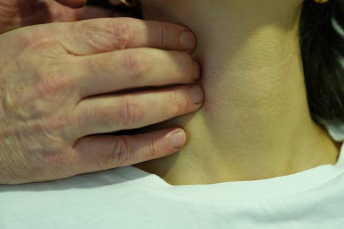 Boynunuzdaki şişlikleri göz ardı etmeyin