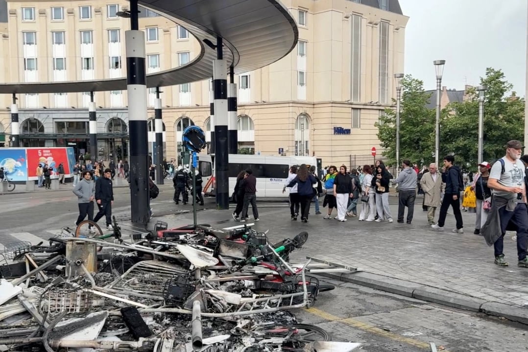 Brüksel'de eğitim reformlarına karşı protesto: Polis göstericilere gaz ve tazyikli suyla müdahale etti