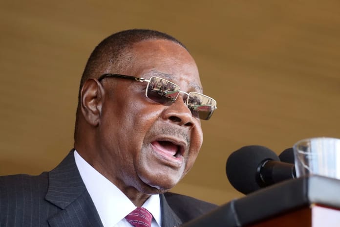 Malavi’de 85 yaşındaki eski lider seçimleri kazarak tekrar iktidara geldii