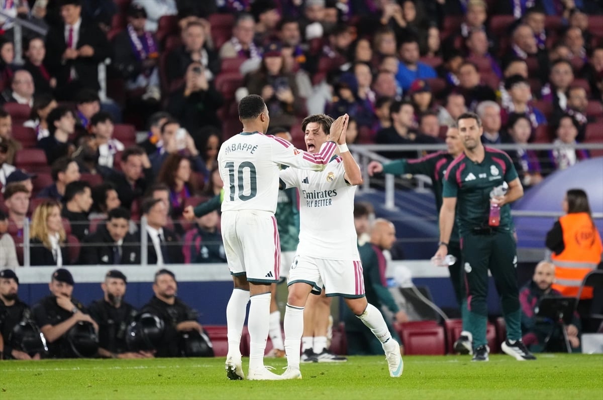 Real Madrid El Clasico'da Barcelona'yı devirdi