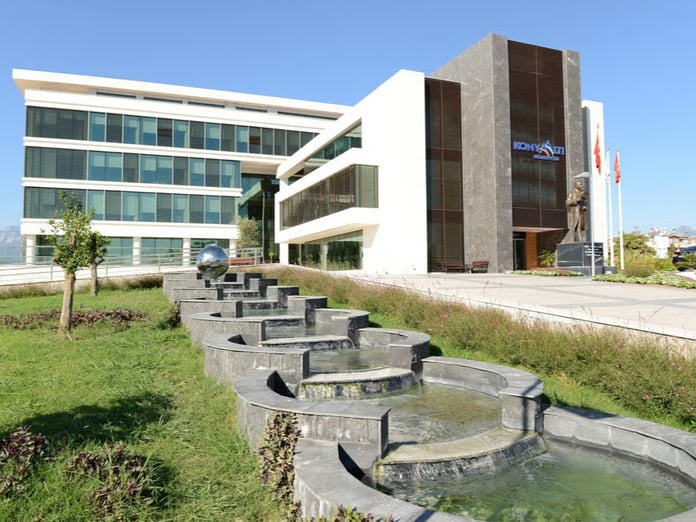 Konyaaltı'nda vaatler yalan oldu işçiler çadır kurdu