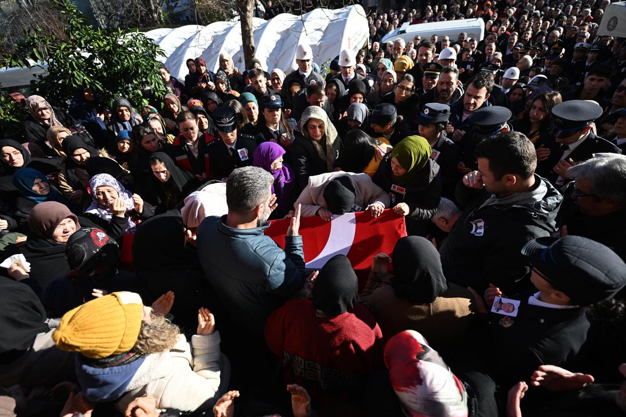Şehitler son yolculuklarına uğurlandı: Gözyaşları sel oldu