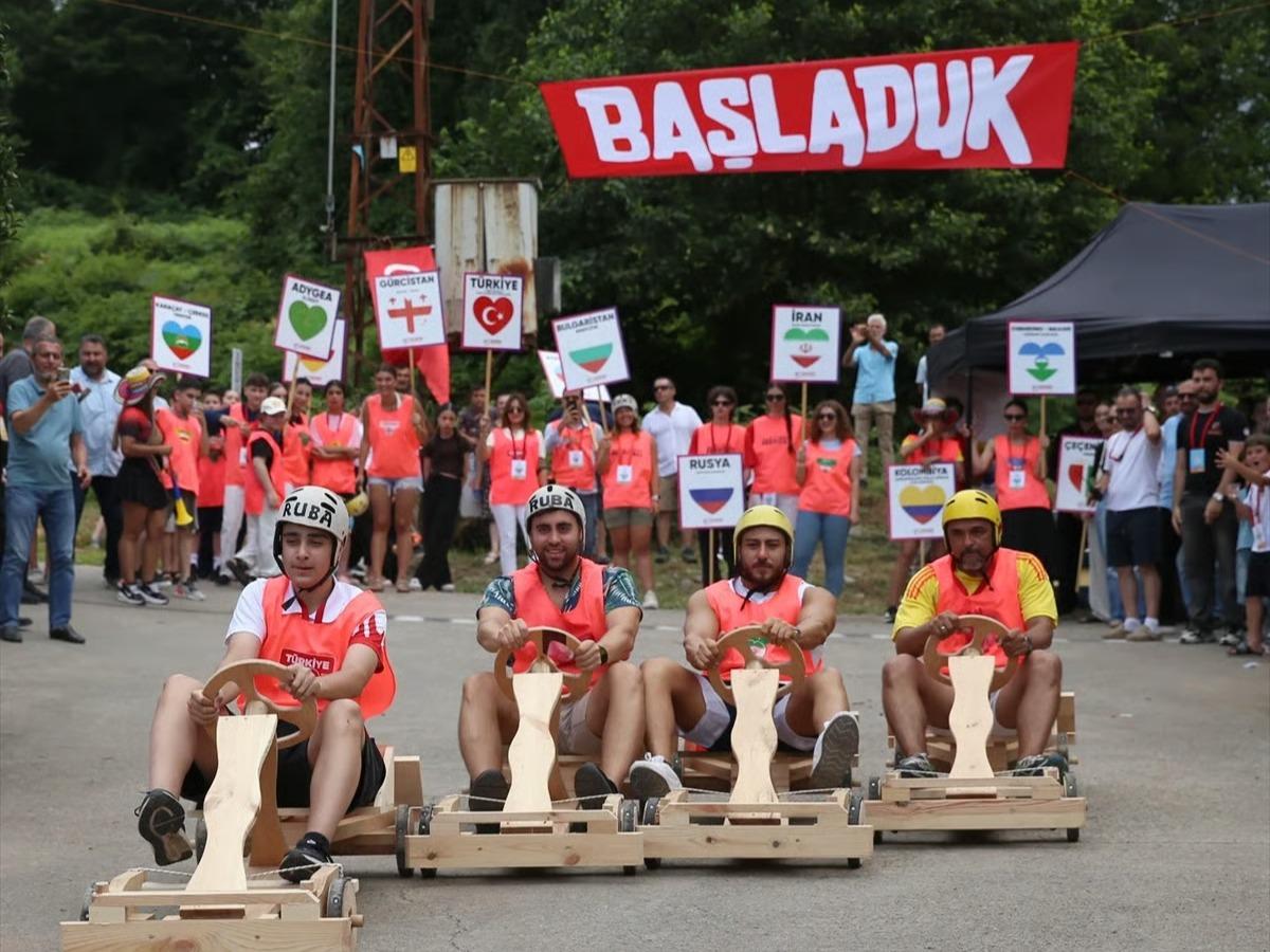 Rize tahta arabaların kıyasıya yarışına sahne oldu