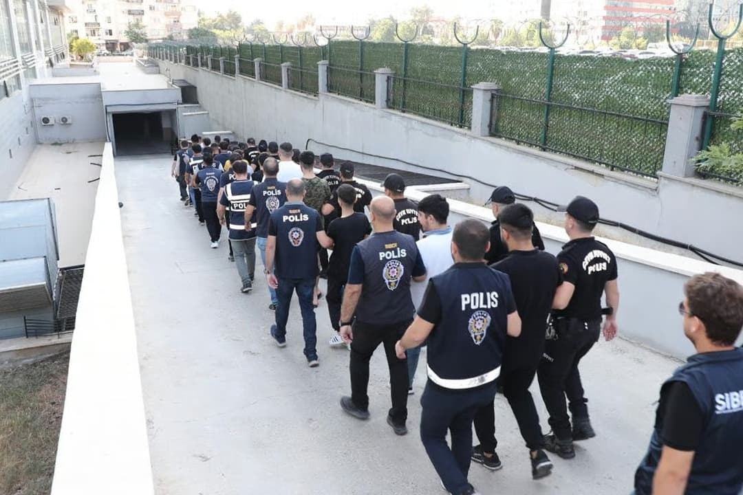 İstanbul'da suç örgütlerine operasyon: 11 kişi tutuklandı