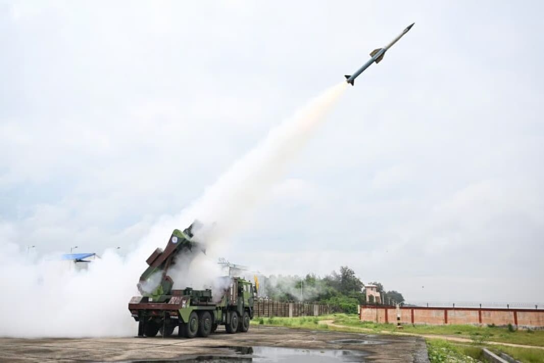 Hindistan, çok katmanlı hava savunma sistemi IADWS’yi başarıyla test etti