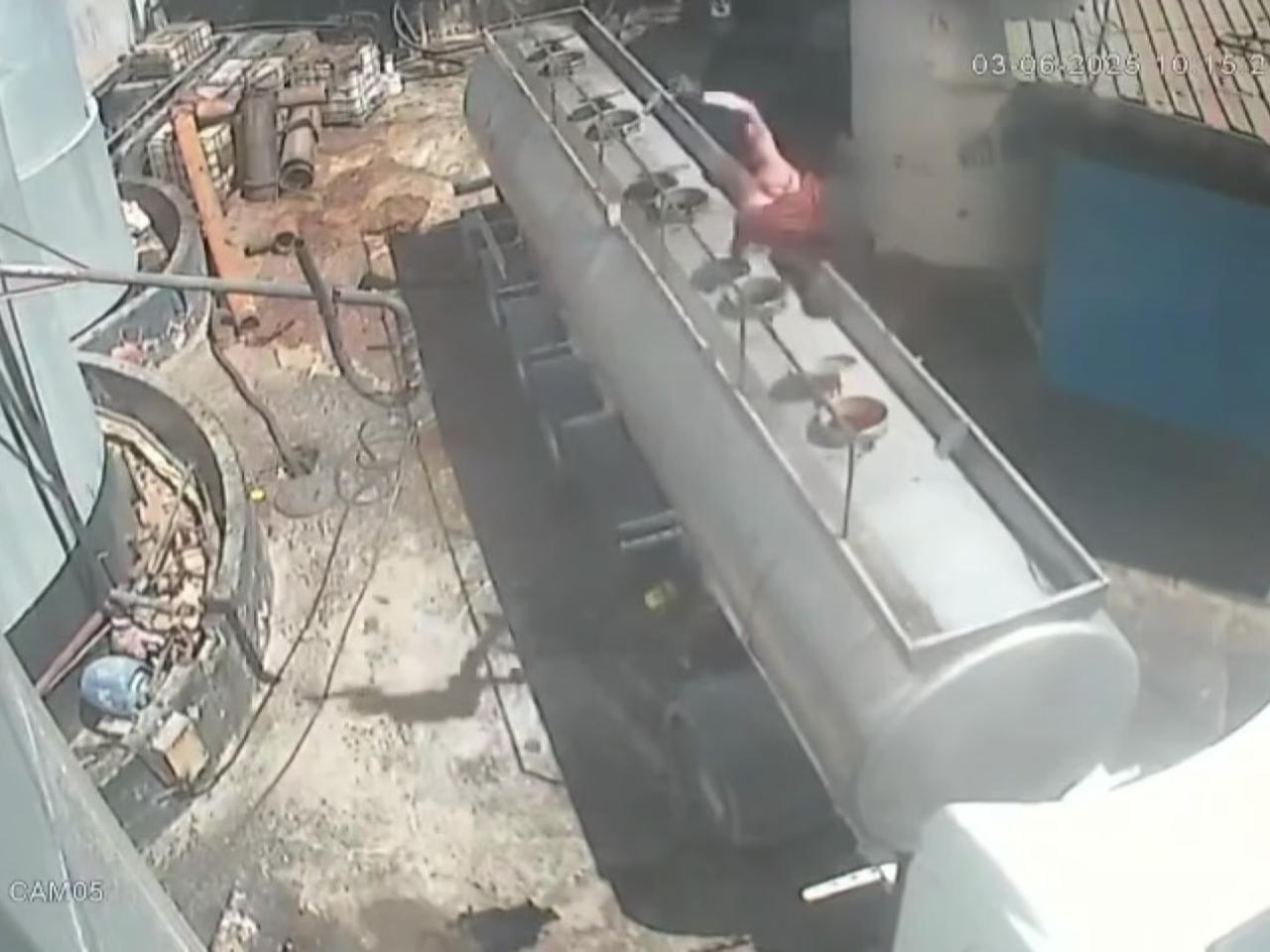 Ağzında sigara ile açtığı tanker kapağı bomba gibi patladı