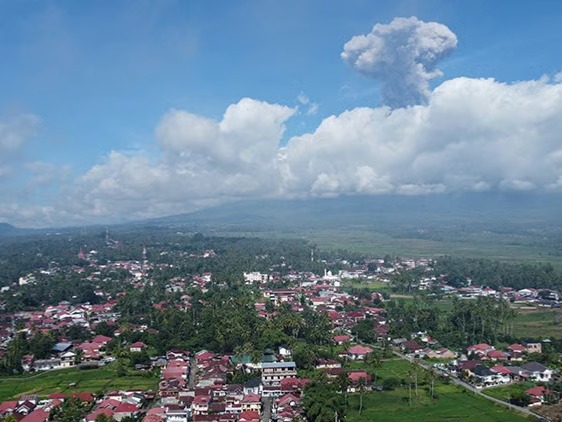Endonezya'daki Marapi Yanardağ tekrardan faaliyete geçti