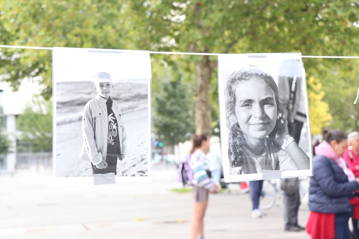 Paris'te Gazze'de katledilen çocuklar için anma töreni