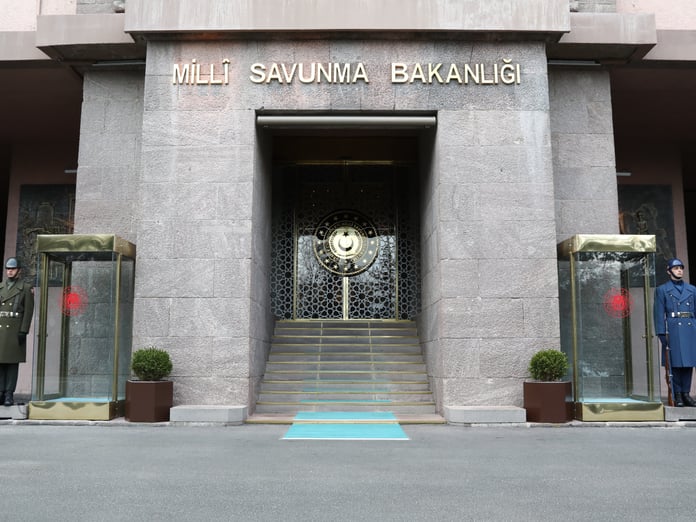 Milli Savunma Bakanlığı'ndan önemli açıklamalar: Sınırlarda harekat alanlarında teyakkuz sürüyor