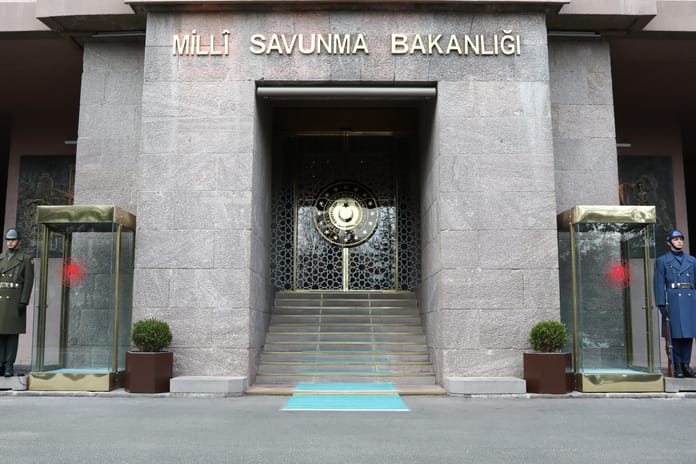 Milli Savunma Bakanlığı'ndan önemli açıklamalar: Sınırlarda harekat alanlarında teyakkuz sürüyor