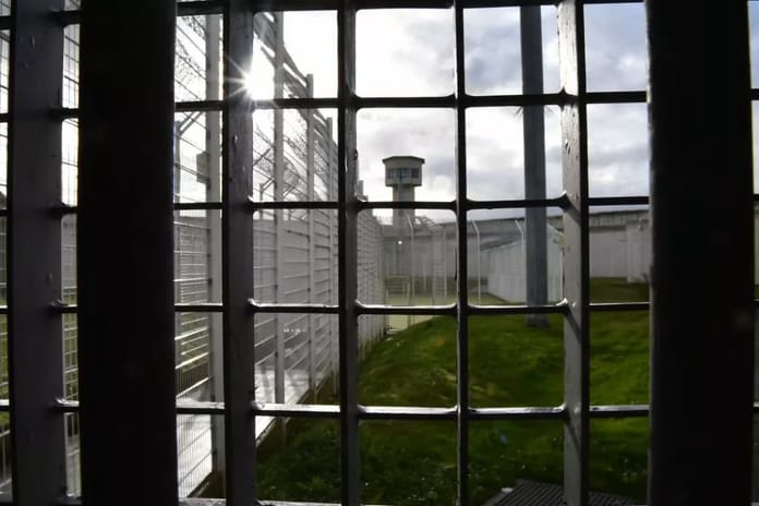 Fransa'da mahkumlara cezaevi masraflarını ödetme planı gündemde