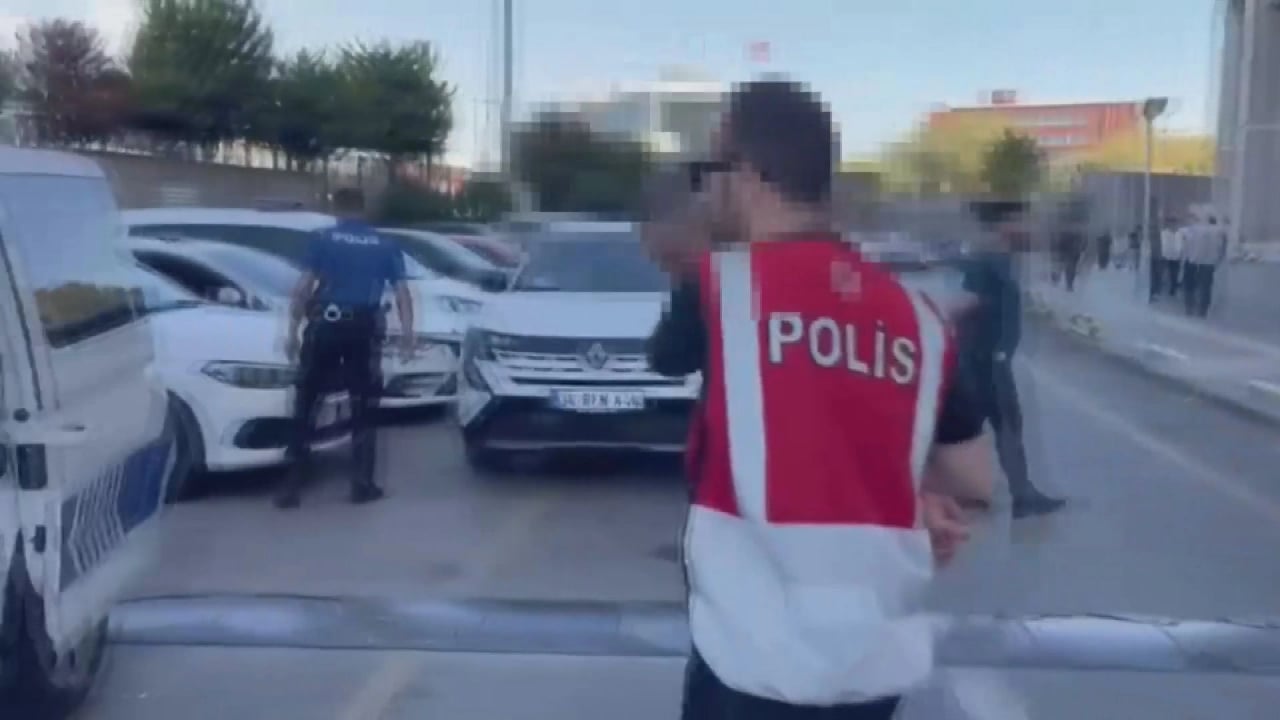 Melisa Döngel trafikte silahlı tehdit