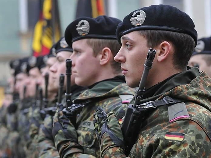 Almanya askerlik çağındaki erkeklerin yurt dışına çıkışına yönelik düzenlemeyi netleştirmeye çalışıyor