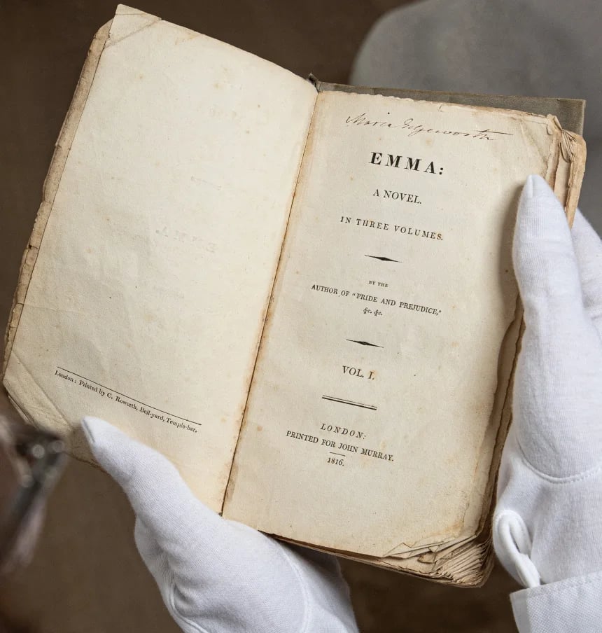 Yazar arkadaşı Maria Edgeworth'a gönderilen "Emma" Austen'in bir kopyası, açık artırmadaki lotlardan bir diğeri.