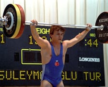 Dünya ve Türk halterinin efsanesi Cep Herkülü Naim Süleymanoğlu vefatının 8. yılında anılıyor