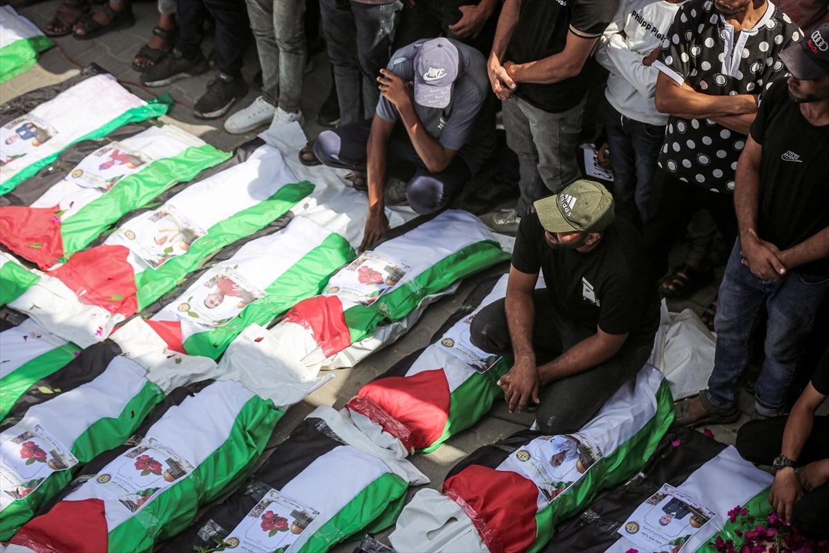 Gazze'de yas günü: 100 şehit için cenaze töreni 