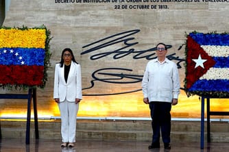 Cuban Doctors, Advisers & Security Forces Depart Venezuela