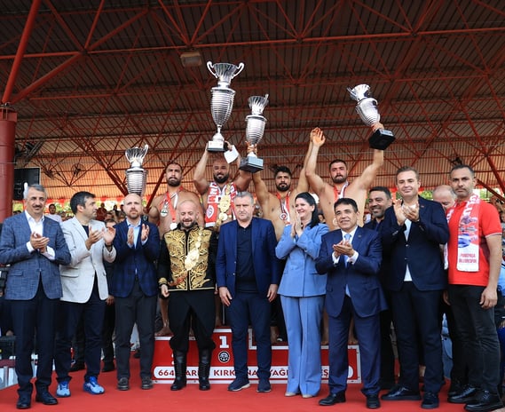 Altın kemer ve ödüller