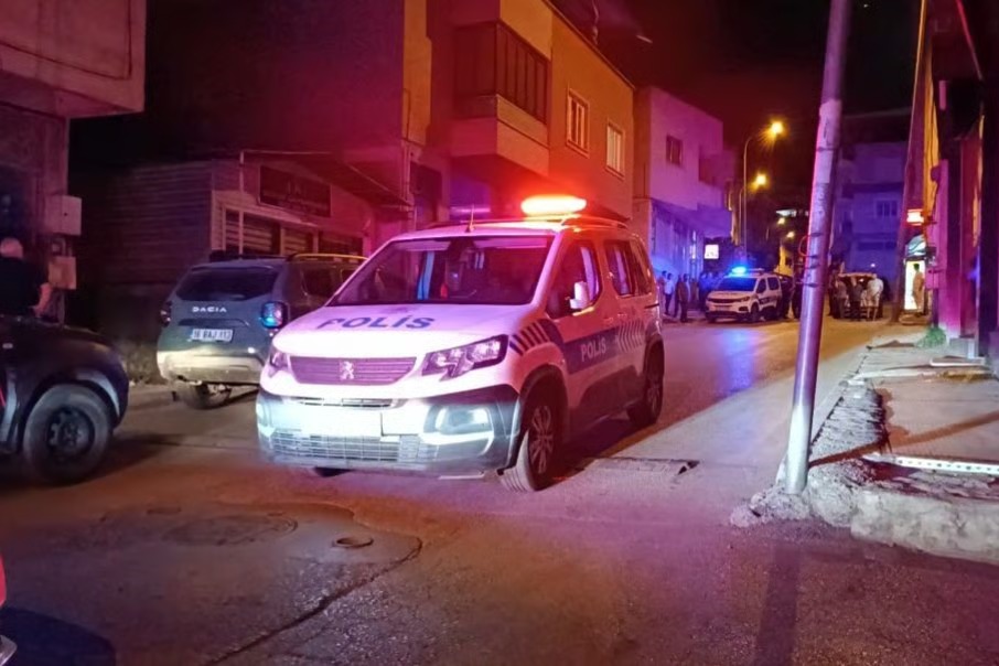 Polis ekiplerine çarpıp kaçtı
