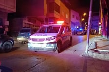 Firari yakınını gözaltına alan polis ekiplerine çarpıp kaçtı