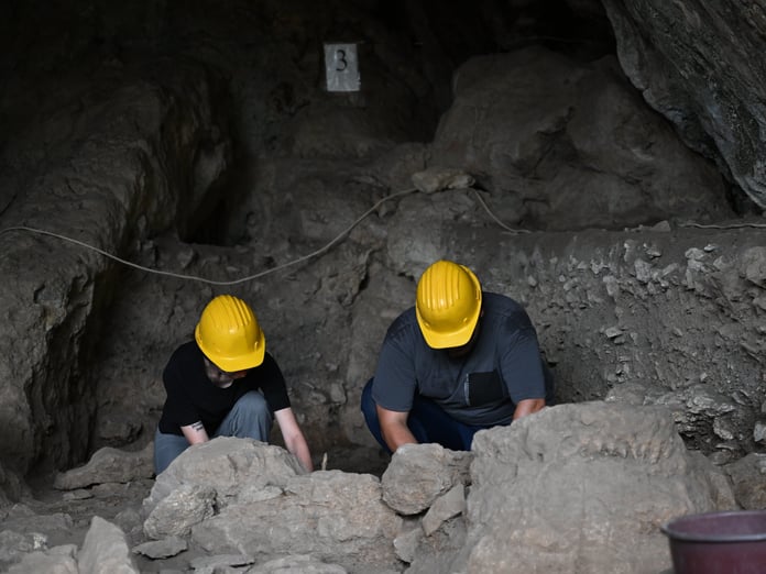 Kahramanmaraş'taki Direkli Mağarası'nda 14 bin yıllık mezar bulundu