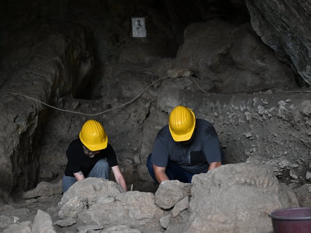 Kahramanmaraş'taki Direkli Mağarası'nda 14 bin yıllık mezar bulundu
