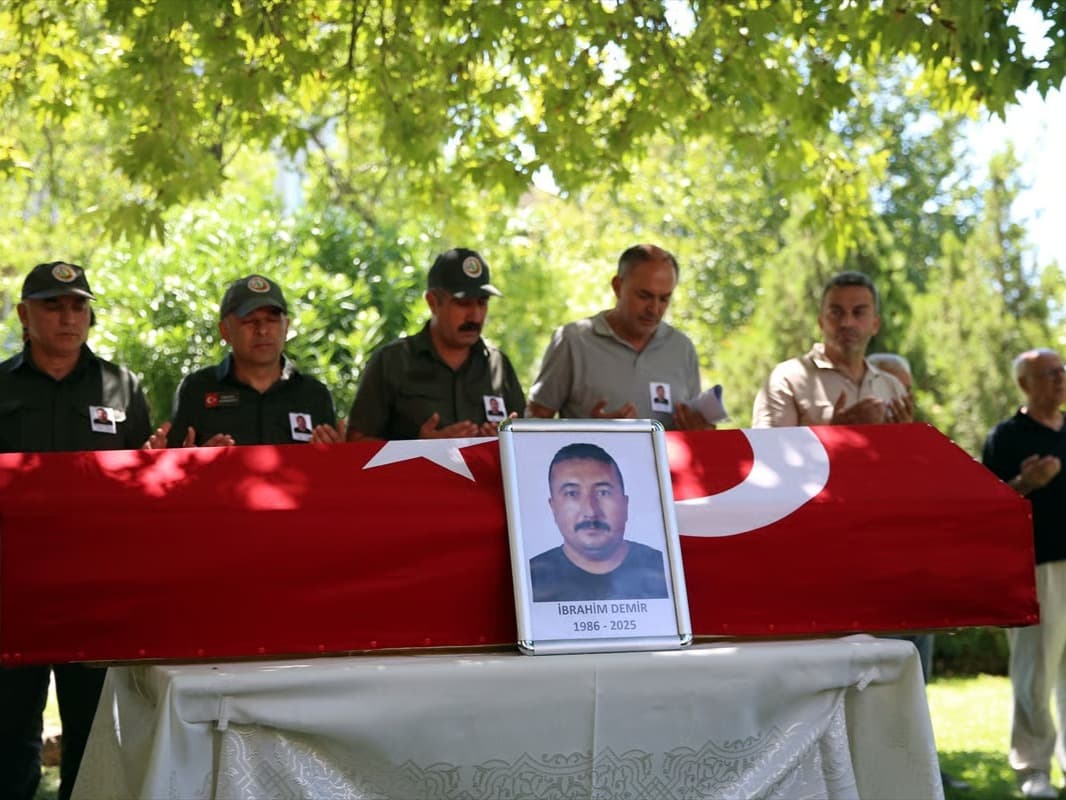 Şehit orman işçisi için cenaze töreni düzenlendi