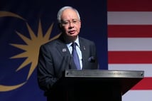 Malezyanın eski başbakanı Necib Razak yolsuzluk davasında suçlu bulundu