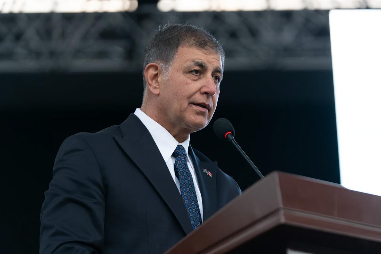 İzmir Büyükşehir Belediye Başkanı Cemil Tugay istifa etti