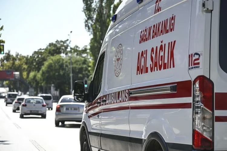 Eşini bıçaklayan koca, kaçarken can verdi