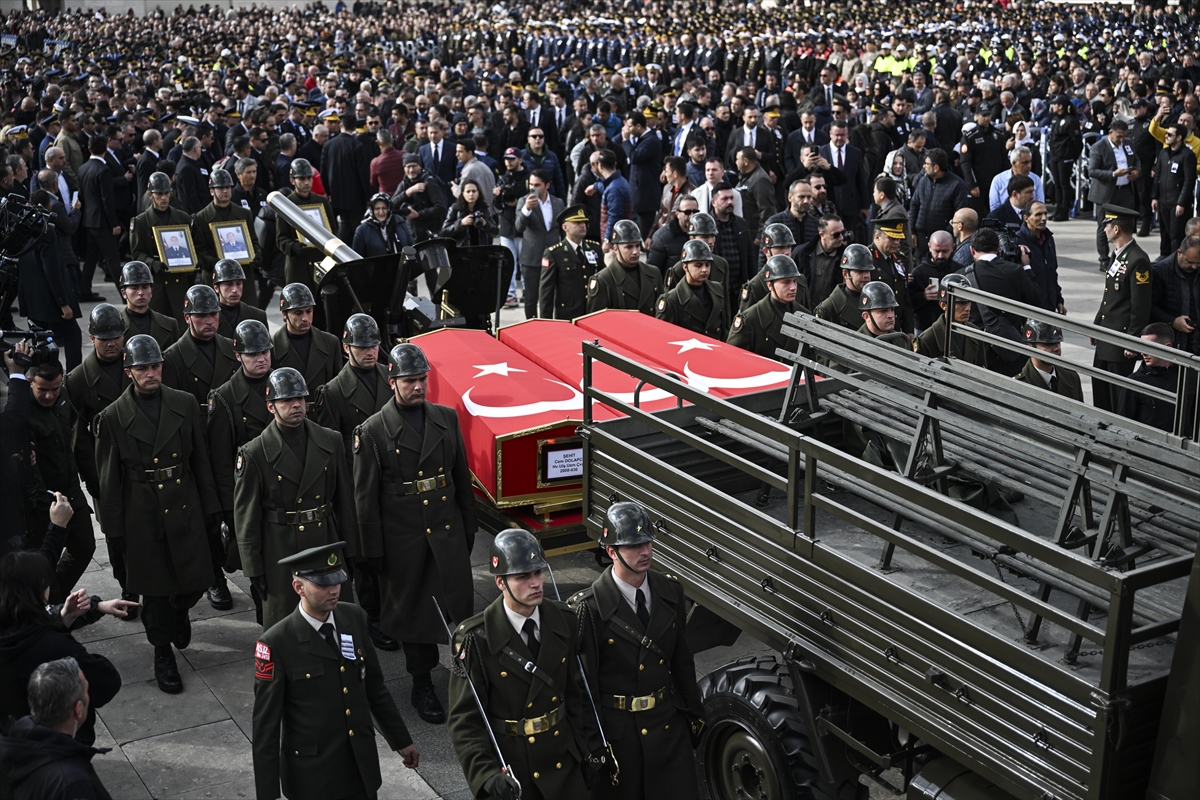 Türkiye için en acı günlerden biri: Şehitler son yolculuğuna uğurlandı