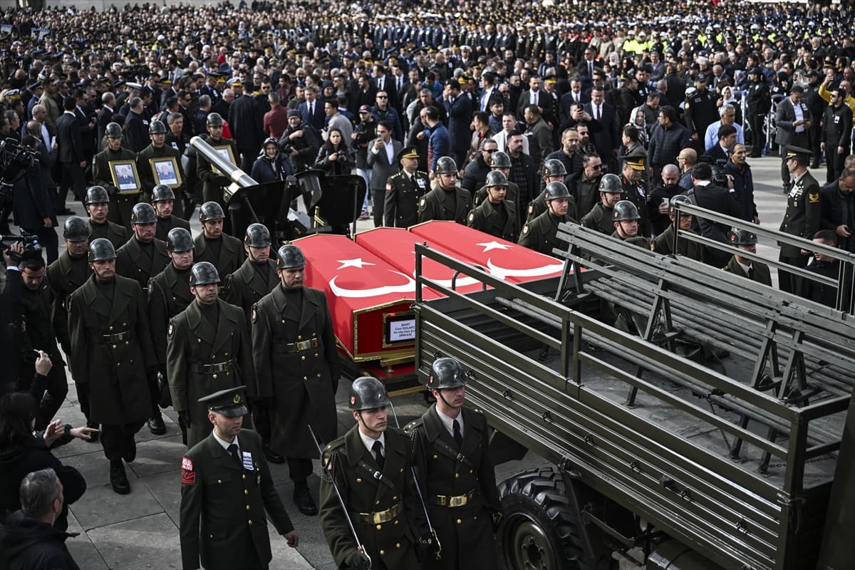Türkiye için en acı günlerden biri: Şehitler son yolculuğuna uğurlandı