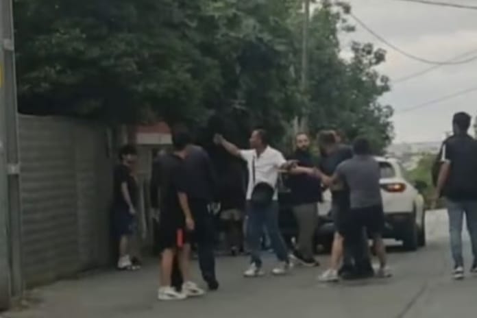 Kadın polise saldırdı, hakaret etti, serbest bırakıldı!