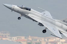 Azerbaycan 40 adet JF-17 savaş uçağı alıyor