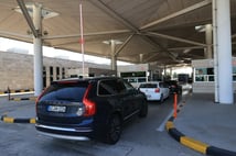 Gurbetçilerin Edirne'deki sınır kapılarından yurda giriş yapan devam ediyor