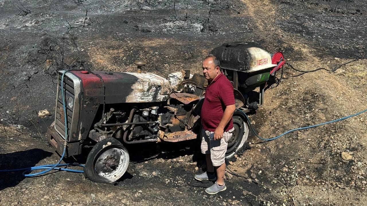 Yangına yardıma gitti traktörü alevlerin arasında kaldı
