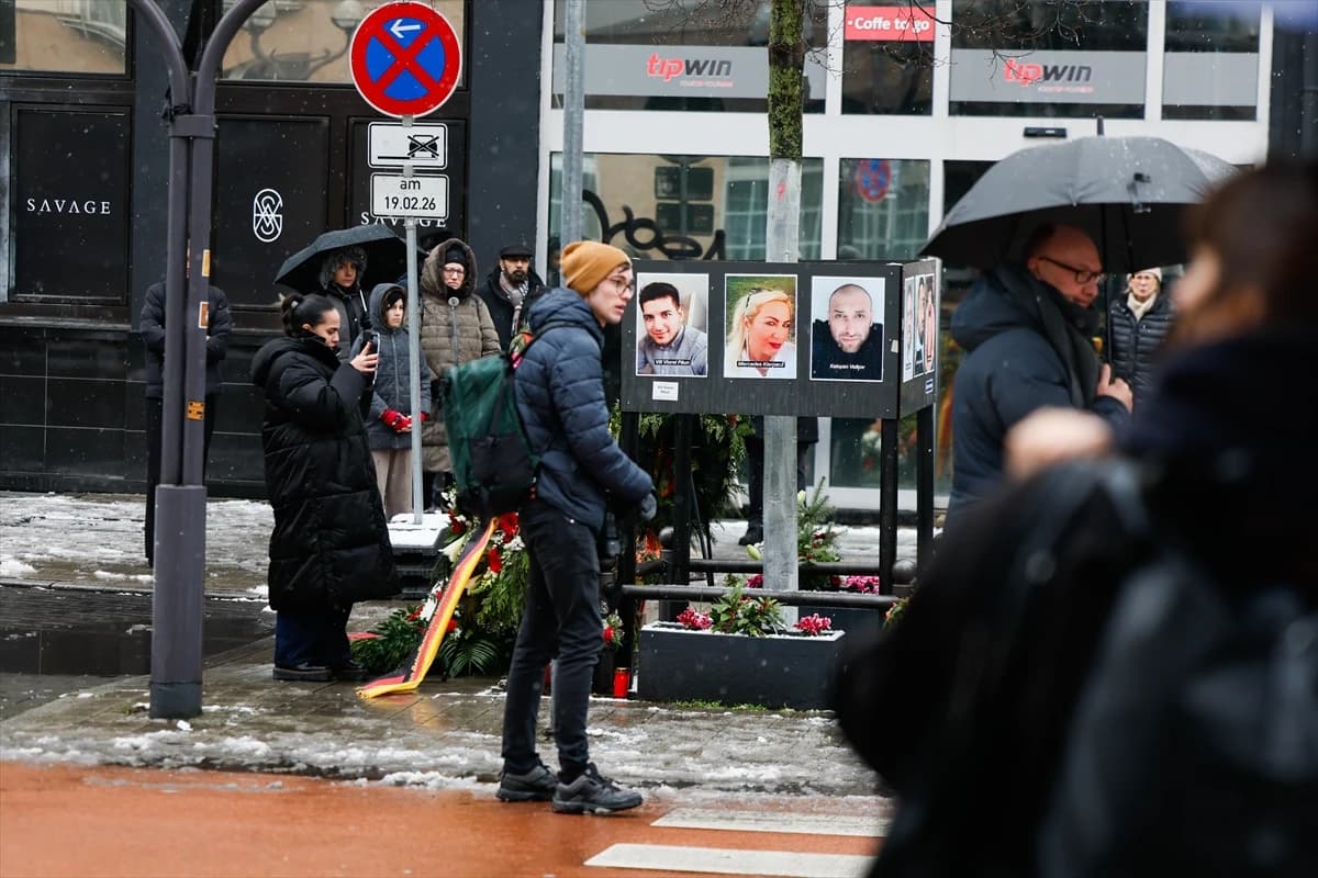 Almanya’nın Hanau kentindeki ırkçı terör saldırısında hayatını kaybedenler için anma etkinlikleri düzenlendi