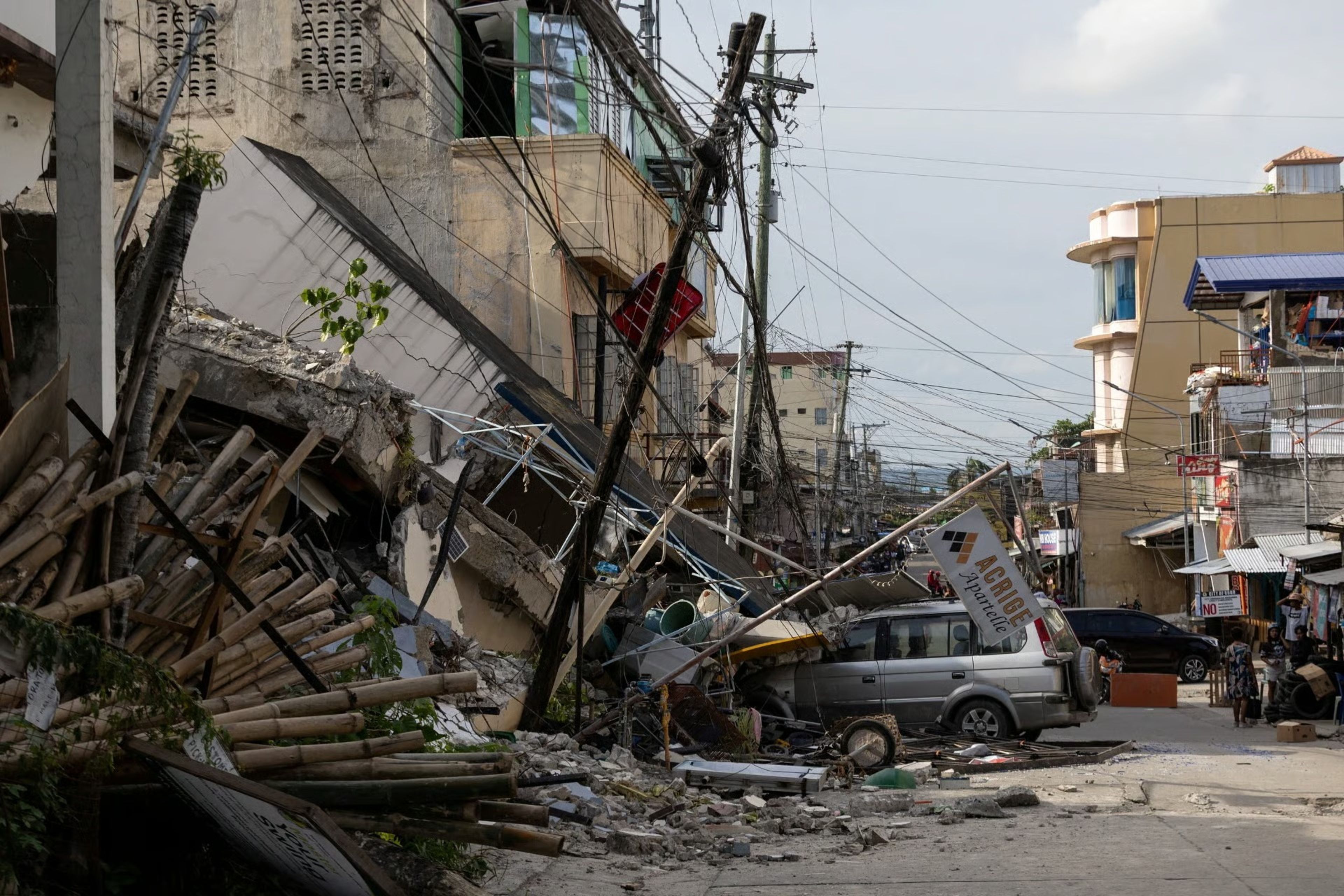 Filipinler'deki 7.8'lik depremde hayatını kaybedenlerin sayısı 45'e yükseldi