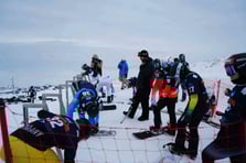 Ergan Dağı'nda snowboard rüzgarı: Avrupa'nın yıldızları şampiyonluk için kayıyor