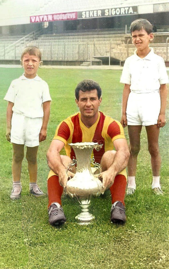 Taçsız Kral Metin Oktay